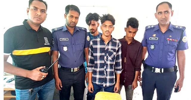 গৌরনদীতে এক কেজি গাঁজাসহ গ্রেপ্তার ৩
