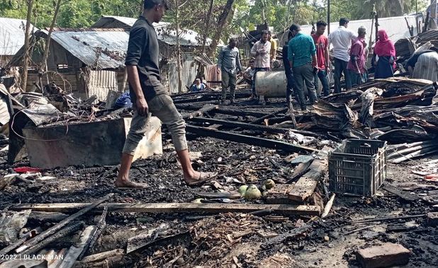 ঝালকাঠিতে ৬ দোকান পুড়ে ছাই, অর্ধকোটি টাকার ক্ষতি!