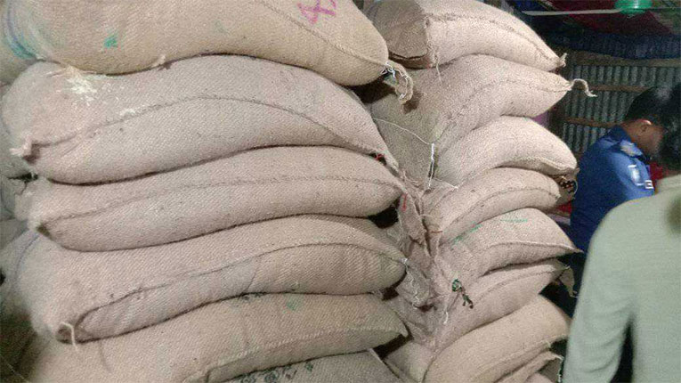 বরগুনায় ১০০ বস্তা ভিজিএফ চাল জব্দ