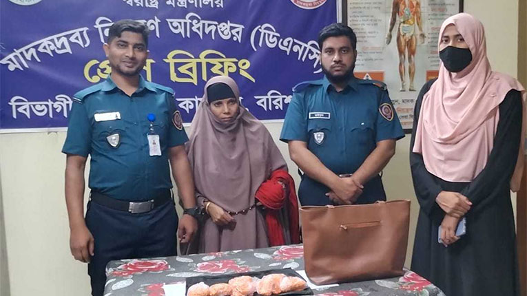 বরিশালে ৭ হাজার ইয়াবাসহ নারী আটক