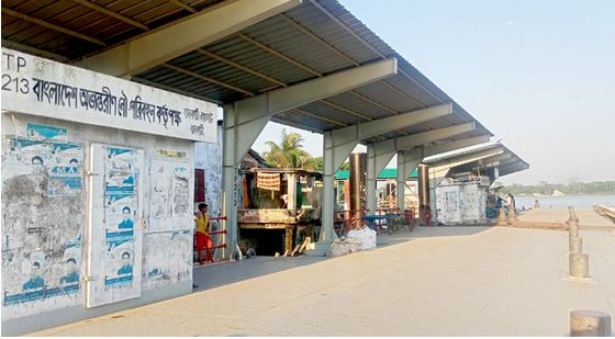 যাত্রী সংকটে ঝালকাঠি-ঢাকা-চাঁদপুর রুটে লঞ্চ চলাচল বন্ধ