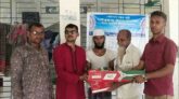 মসজিদে ফ্যান পৌছে দিচ্ছে নলছিটি স্বেচ্ছাসেবক লীগ
