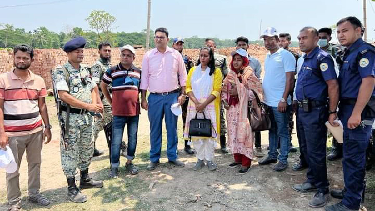 ঝালকাঠিতে গুঁড়িয়ে দেওয়া হলো ৩ ইটভাটা
