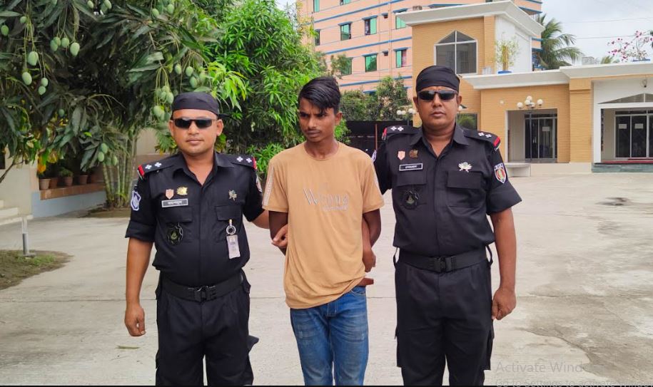 ঝালকাঠিতে গামছা বেঁধে স্কুলছাত্রীকে ধ’র্ষণ, কিশোর আটক