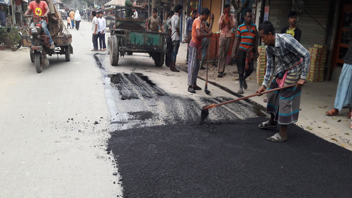 পটুয়াখালীতে স্কুলছাত্রীর গায়ে গরম পিচ নিক্ষেপ, আটক ২