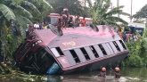 বরিশালে বাস উল্টে পুকুরে নিহত ১, আহত ১২