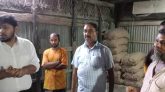 উজিরপুরে বেশি দামে আলু পিয়াজ বিক্রি, ৩ ব্যাবসায়ীকে জরিমানা