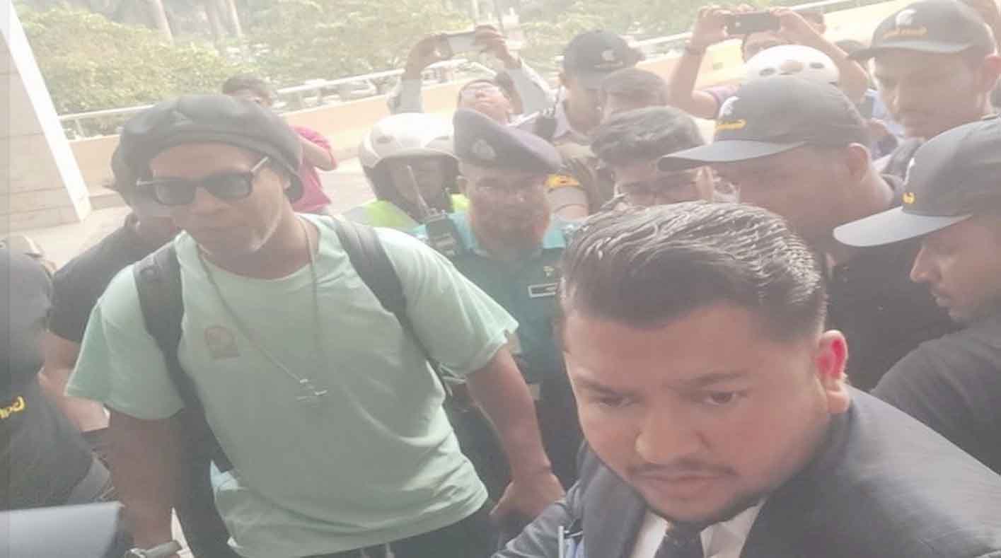 ব্রাজিল কিংবদন্তি রোনালদিনহো এখন ঢাকায়