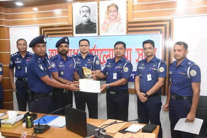 বরিশাল জেলার শ্রেষ্ঠ সাব ইন্সপেক্টর উজিরপুর মডেল থানার খাইরুল