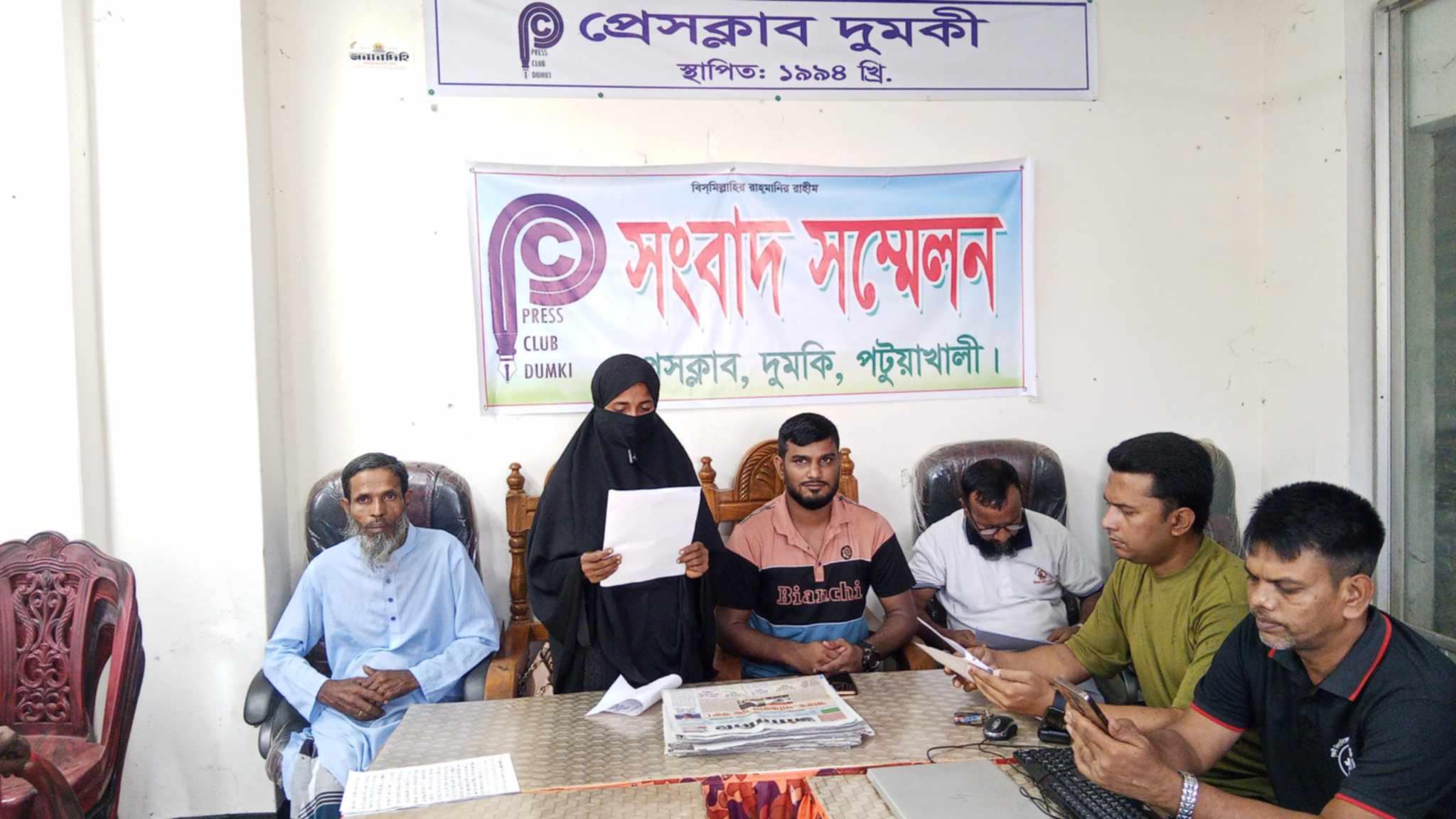 জীবননাশের হুমকি ভুক্তভোগি পরিবারের সংবাদ সম্মেলন