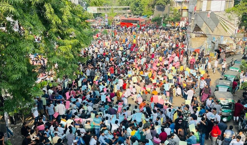 শাহবাগ অবরোধ করে রেখেছে ছাত্রদল
