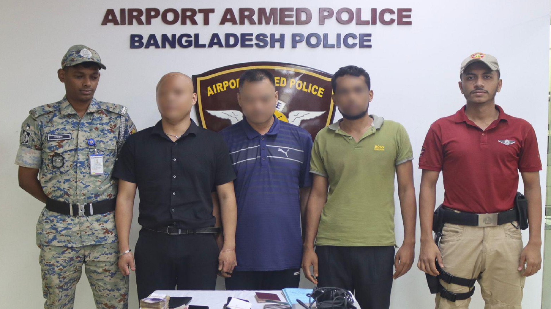 তরুণীকে ‘স্ত্রী সাজিয়ে’ পাচারের চেষ্টা চীনা নাগরিক আটক