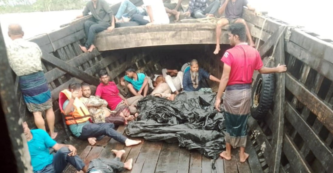 মেঘনায় ৩৯ যাত্রী নিয়ে ট্রলার ডুবি, নিখোঁজ ১৯
