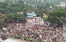 শহীদ মিনা‌রে পশুর হাট, বেদিতে পান-সিগারেটের দোকান