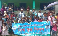 নলছিটিতে এতিমদের মাঝে তরল দুধ বিতরণ