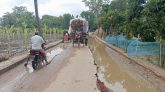 আত্রাইয়ে সড়কে দুরবস্থা স্থানীয়দের ক্ষোভ