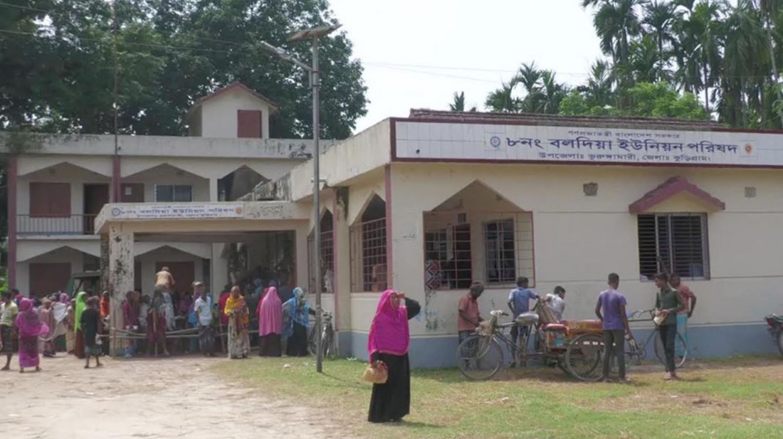 গরিবের চালের তালিকায় শিক্ষক-ব্যবসায়ী-নেতাসহ ১৮০০ সচ্ছল ব্যক্তি