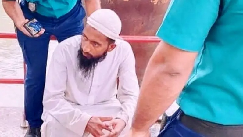পটুয়াখালীতে মা ও দাদিকে কুপিয়ে হত্যা: ঘাতক গ্রেফতার