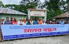 দুমকিতে মাদ্রাসা শিক্ষককে চাকরিতে পুর্নঃবহালের দাবিতে মানববন্ধন