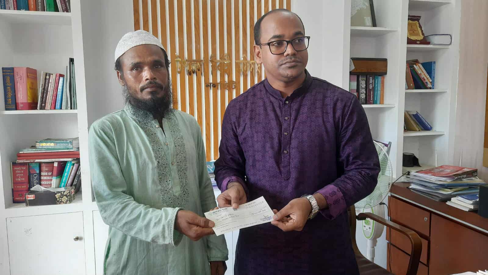 লঞ্চের ধাক্কায় নিখোঁজ রায়হানের পরিবার পেল আর্থিক অনুদান