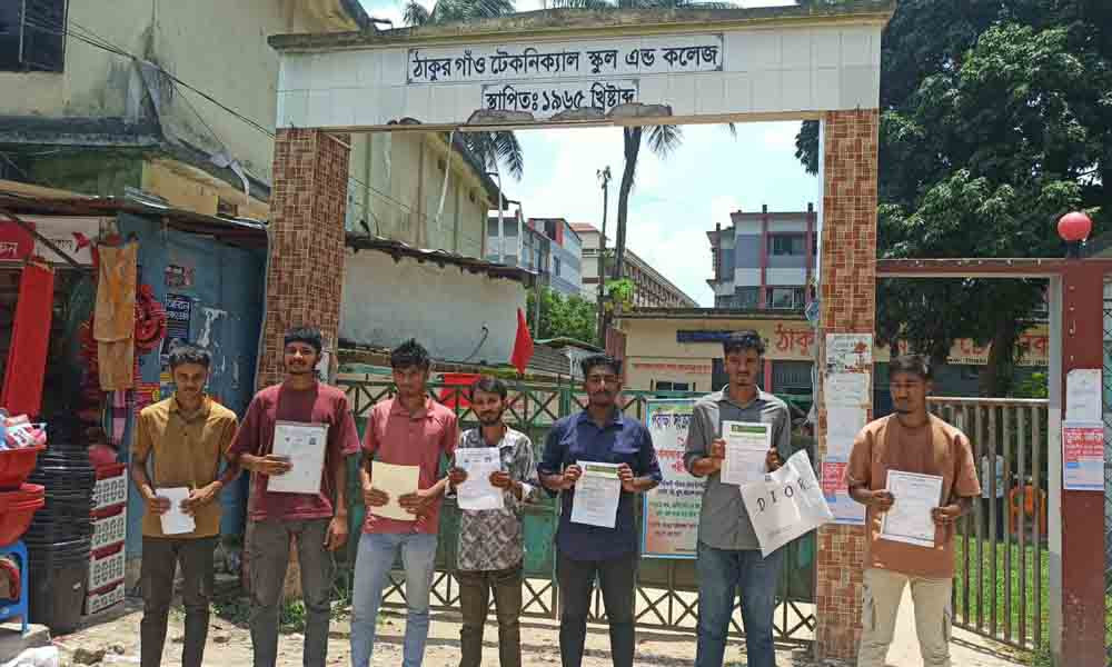 এক বিষয়ে পরীক্ষা দিয়ে ৩ বিষয়ে ফেল, দুশ্চিন্তায় ২৫ শিক্ষার্থী